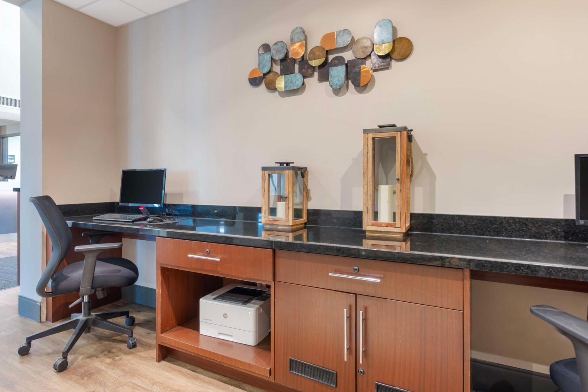 Best Western Plus Brandon Inn Bagian luar foto