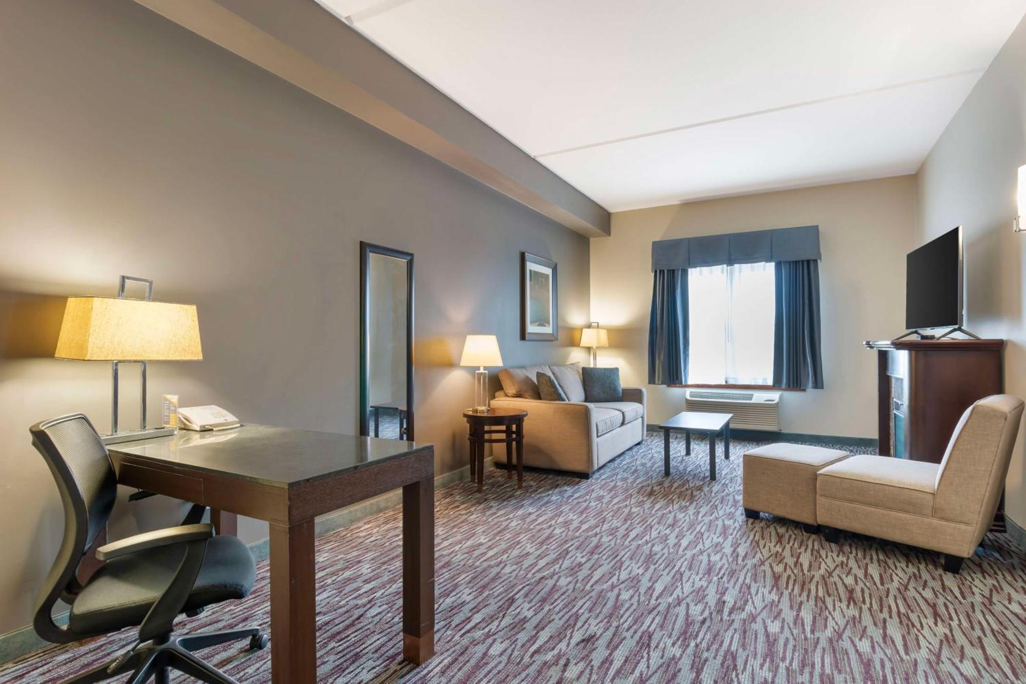 Best Western Plus Brandon Inn Bagian luar foto