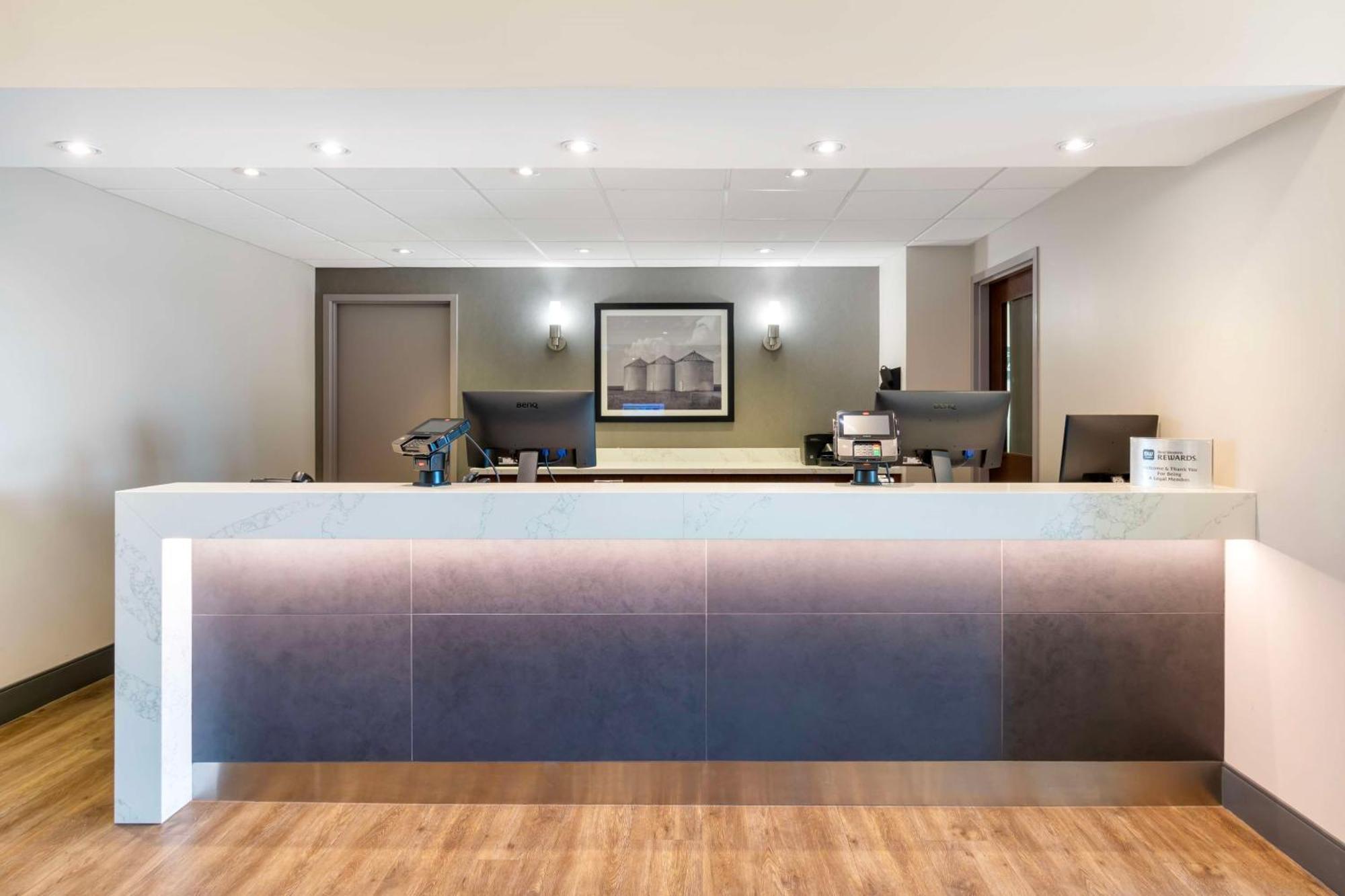Best Western Plus Brandon Inn Bagian luar foto
