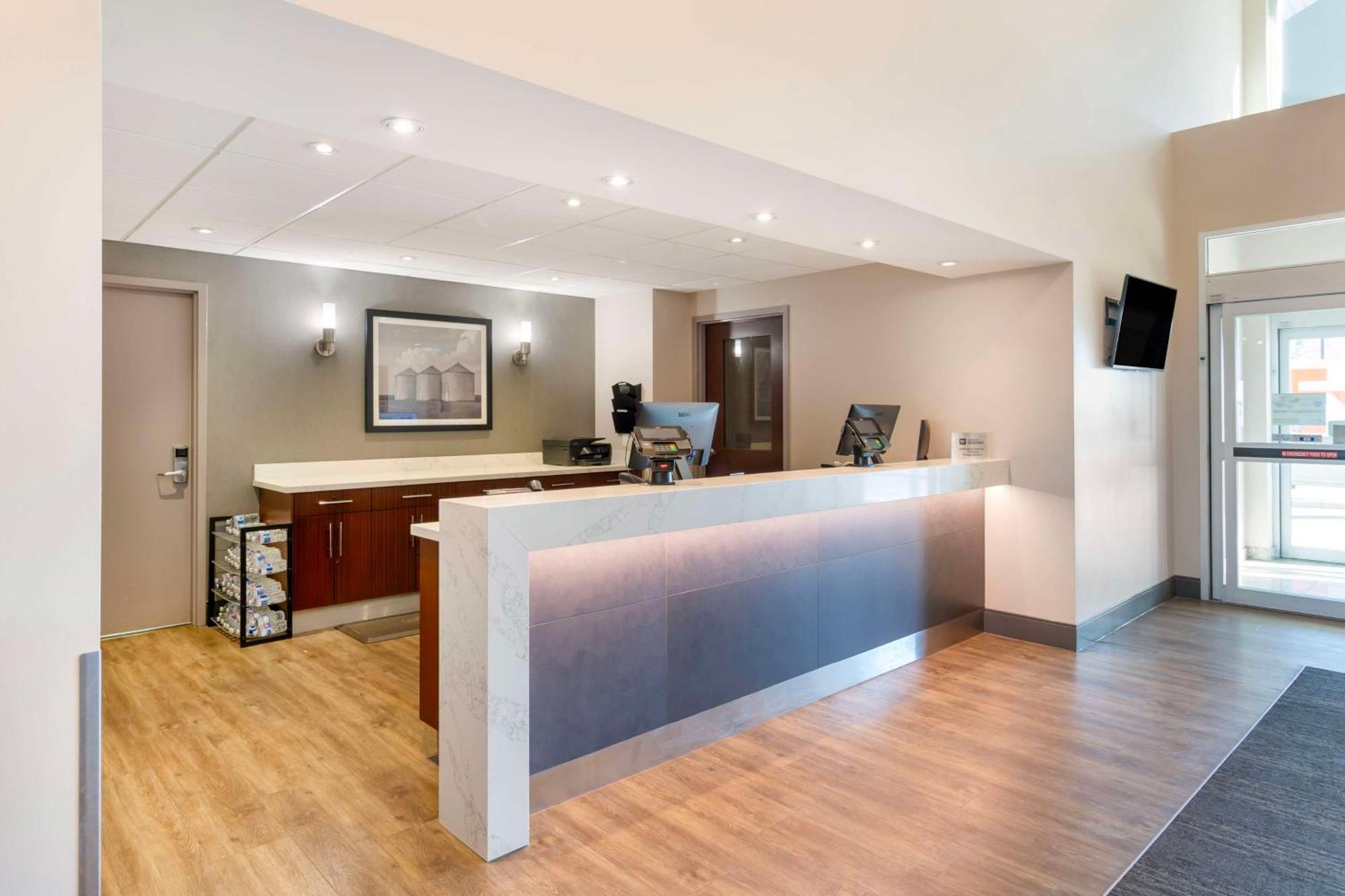 Best Western Plus Brandon Inn Bagian luar foto